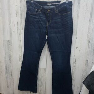 0423 Signature Mid-Rise Boot Cut Jeans but Levi Strauss